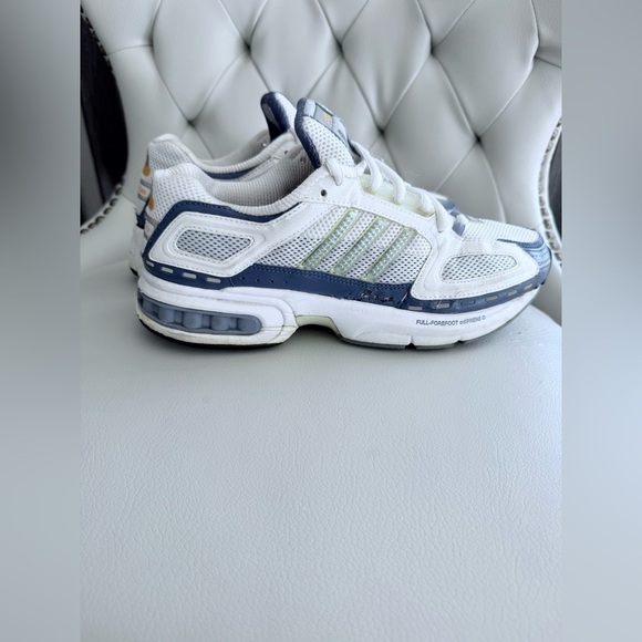 Adidas Ladies Supernova Cushion Running Shoes White/Navy Size 9 Model: 148953 - Picture 1 of 7